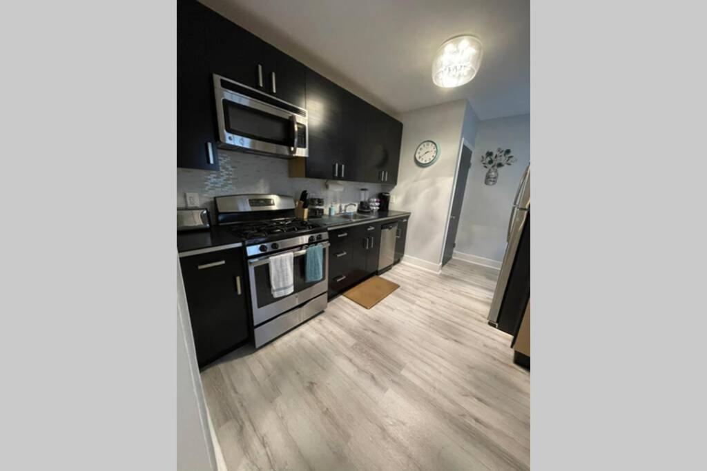 Industrial Brick Townhouse In Downtown Lancaster Villa Bagian luar foto