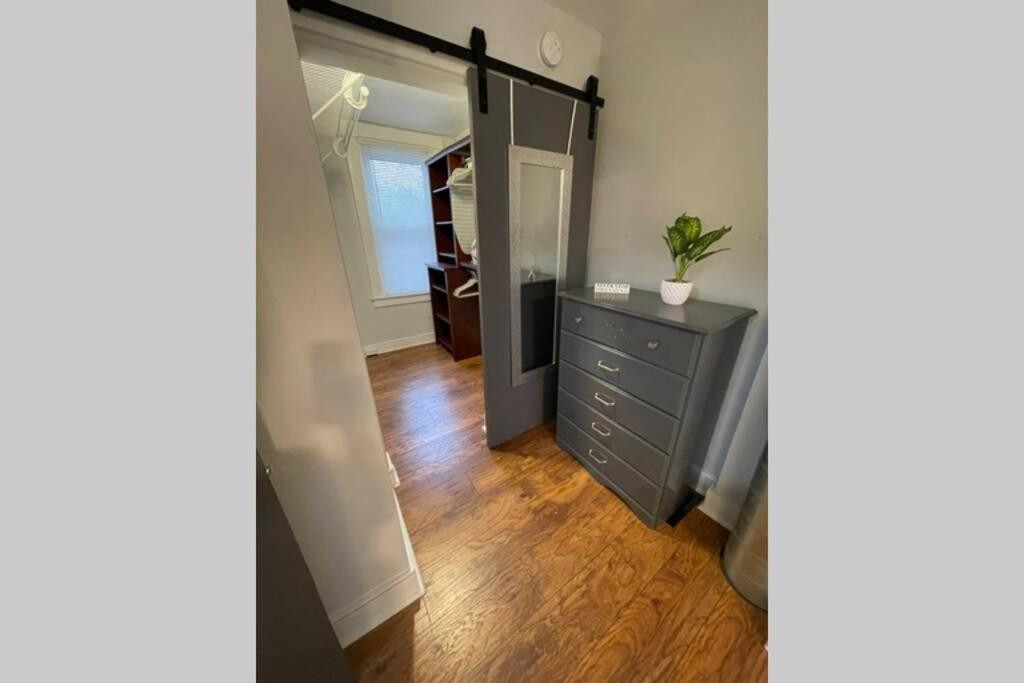 Industrial Brick Townhouse In Downtown Lancaster Villa Bagian luar foto