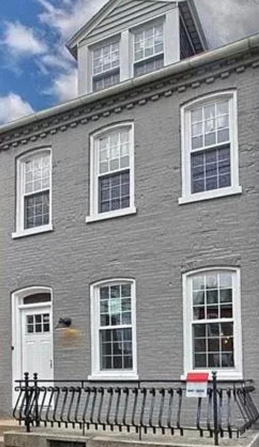 Industrial Brick Townhouse In Downtown Lancaster Villa Bagian luar foto